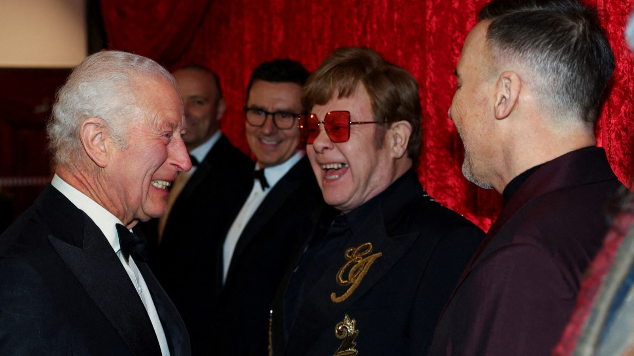 Ünlü müzisyen Elton John'dan hayranlarını üzen haber