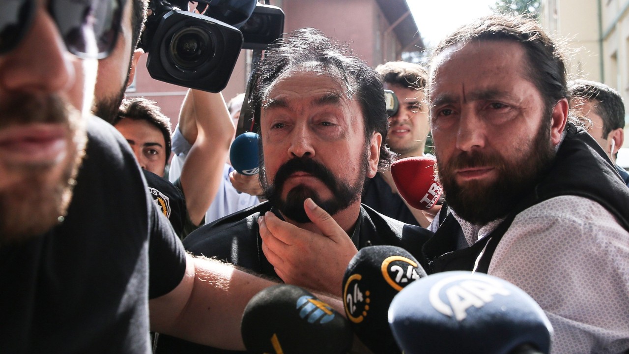 'Örgütü diri tutmaya çalışıyor': Adnan Oktar'a yine hapis talebi