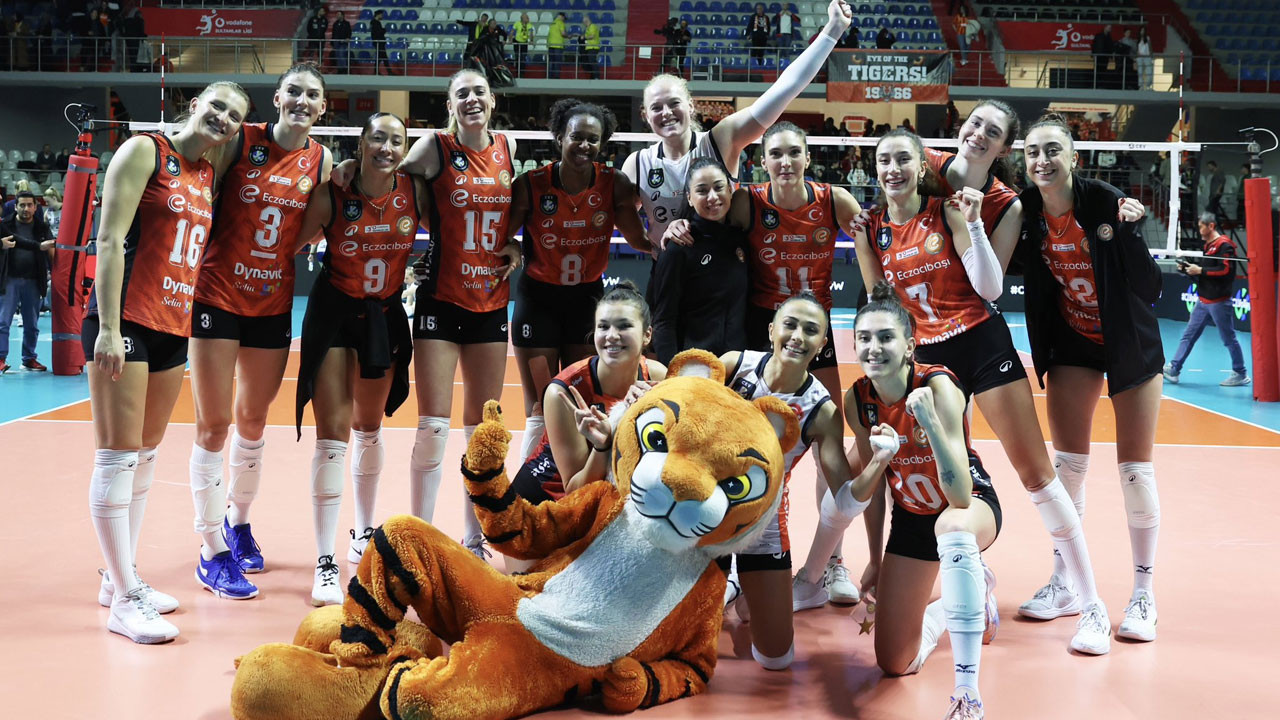 Eczacıbaşı çeyrek finalde!