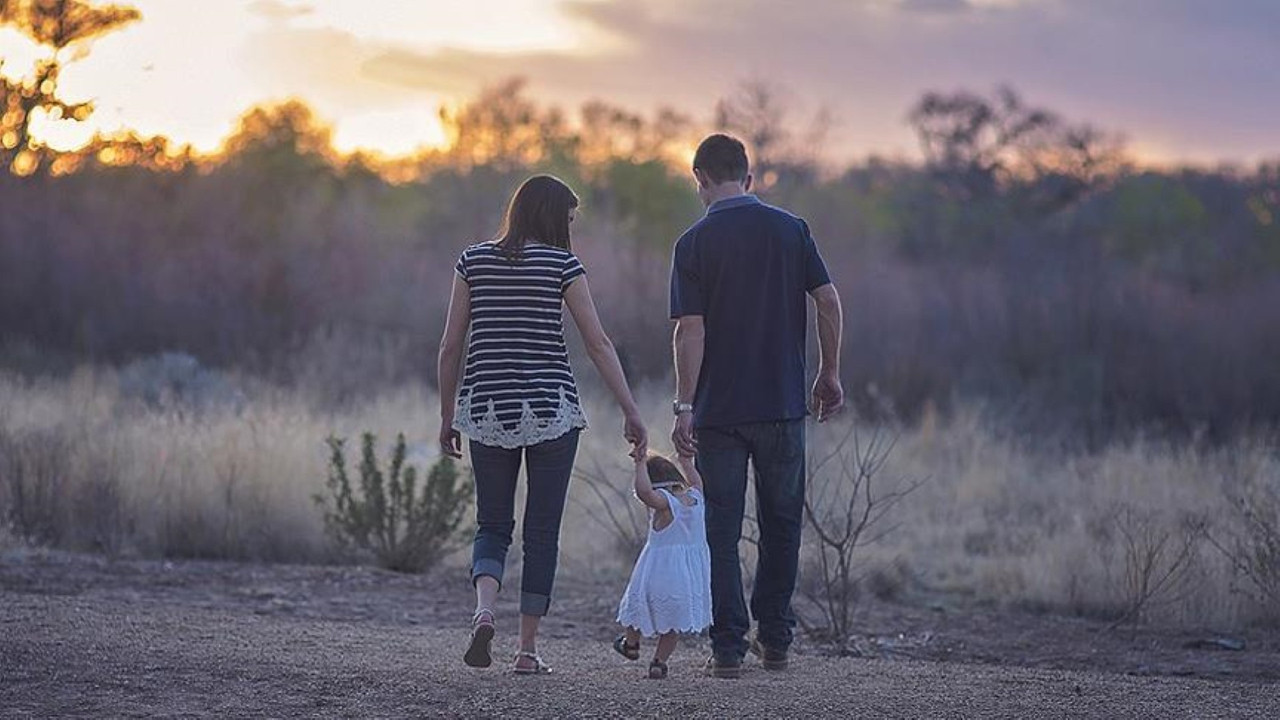 Çocuk sahibi olmanın mutluluğa etkisiyle ilgili ça…