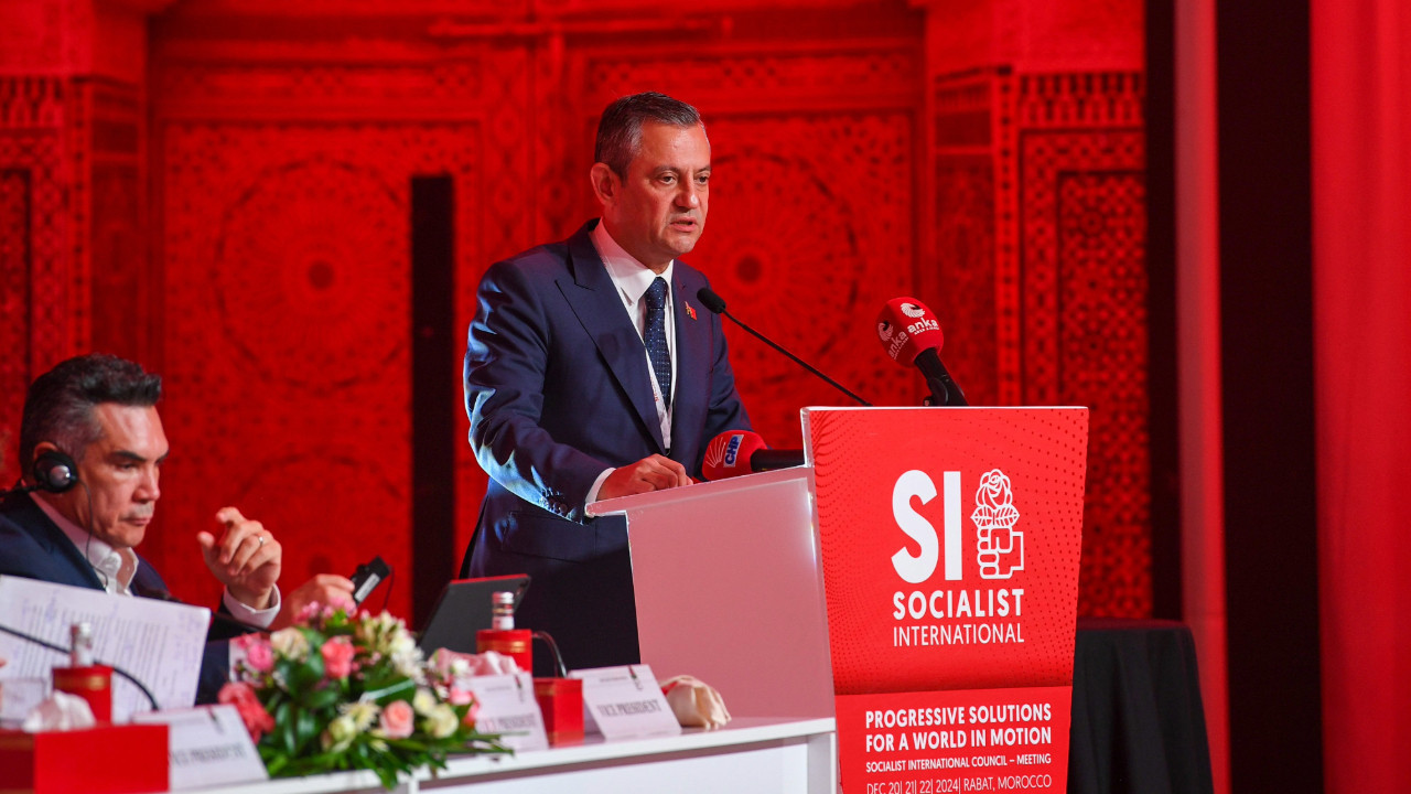 Özgür Özel, Sosyalist Enternasyonal'de konuştu