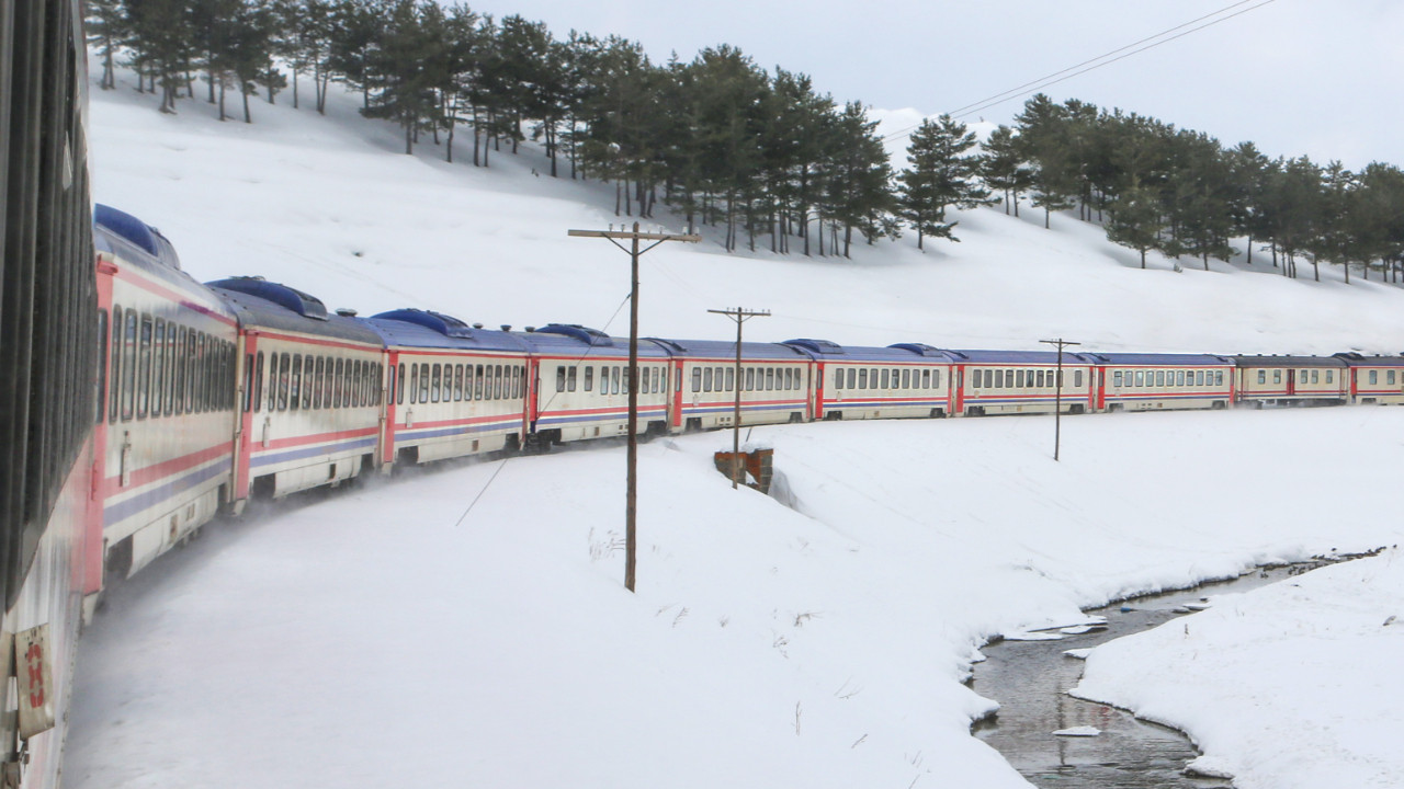 Doğu Ekspresi'nin dönüş saatlerine Sivas'tan tepki