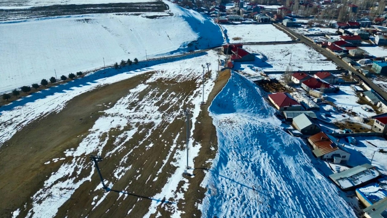 Kar eksikliği kayak sezonunu erteledi