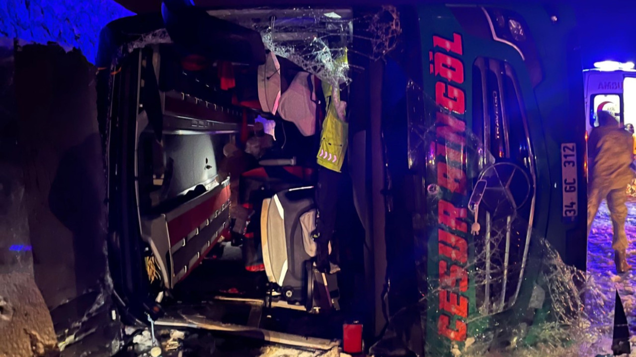 Bingöl’de trafik kazası: 2 ölü, 16 yaralı