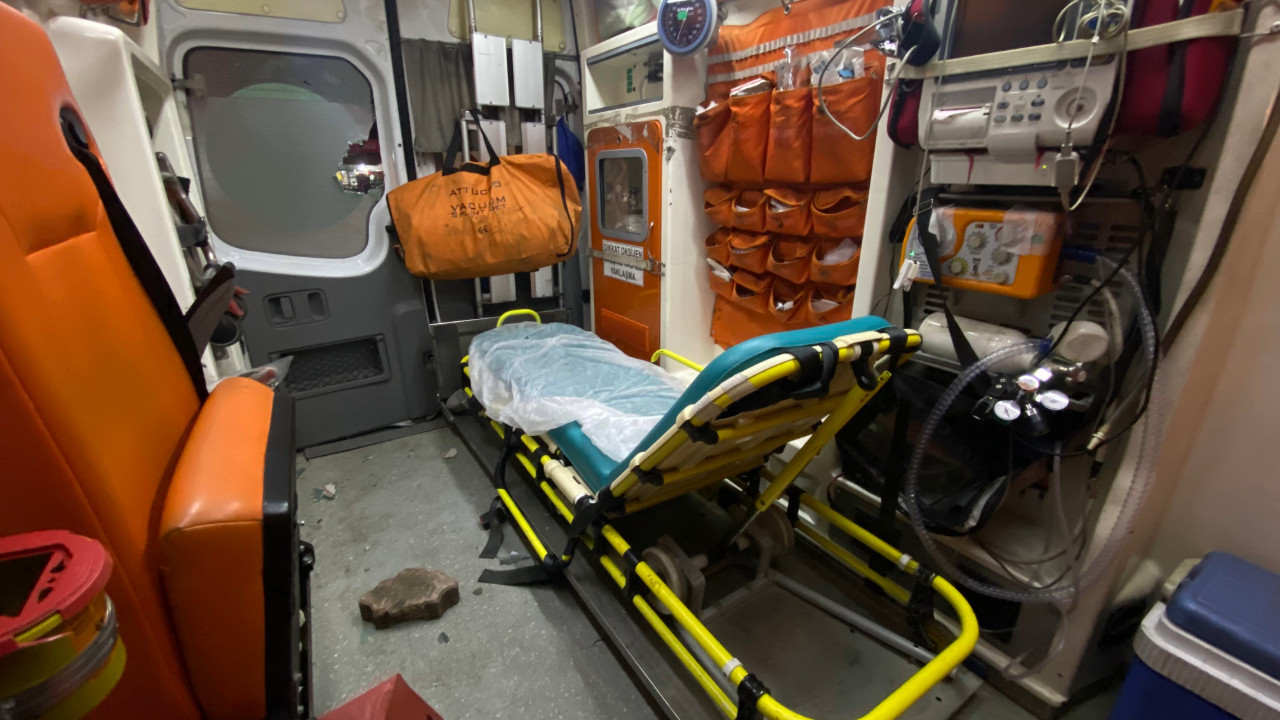 Hasta taşıyan ambulansa taşlı saldırı: 74’üncü kez ambulans camı kırmış