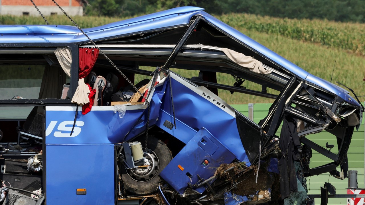 Yolcu otobüsleri çarpıştı: 13 ölü