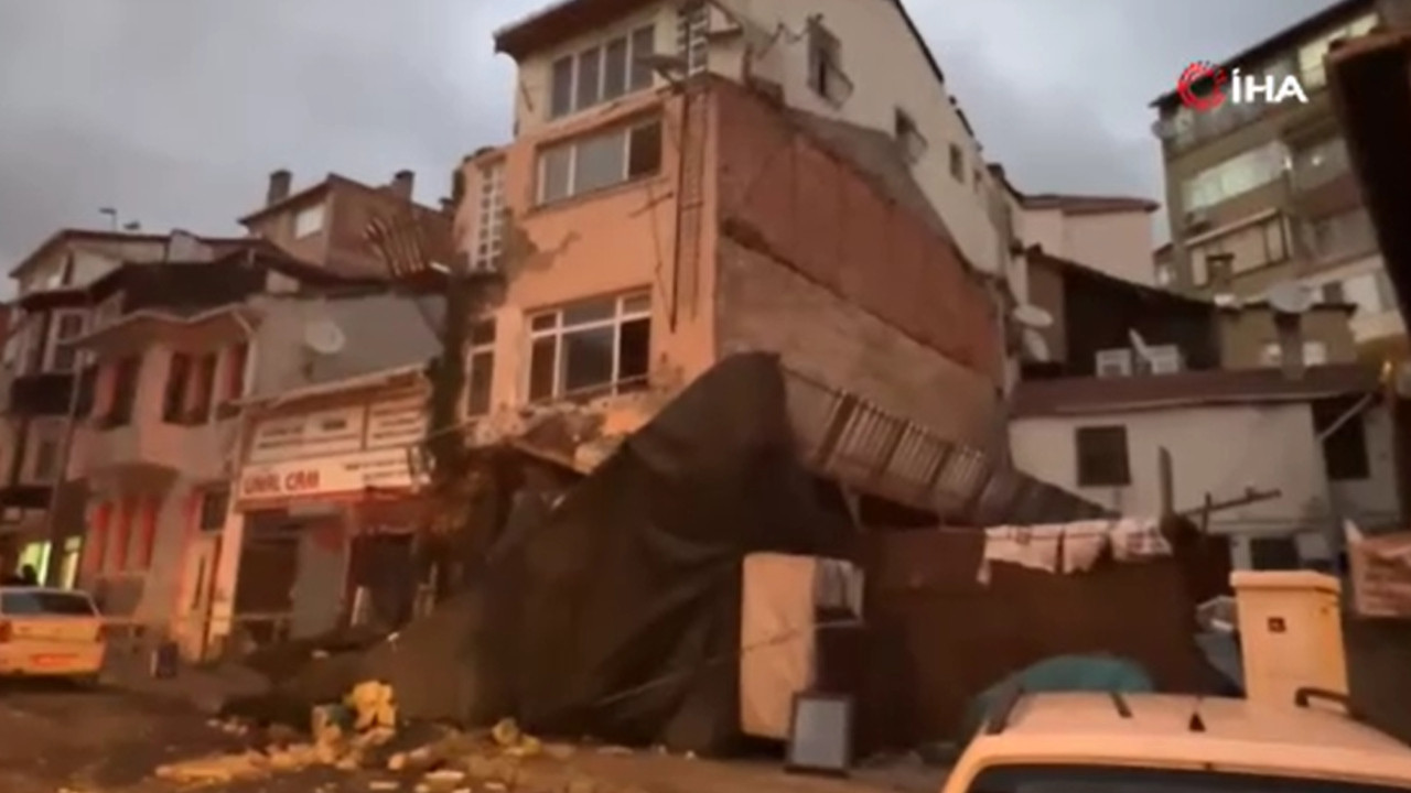 Metruk binanın balkonu çöktü