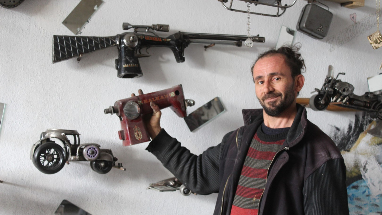 Babası oyuncak alamadı, o hayallerini demire işledi