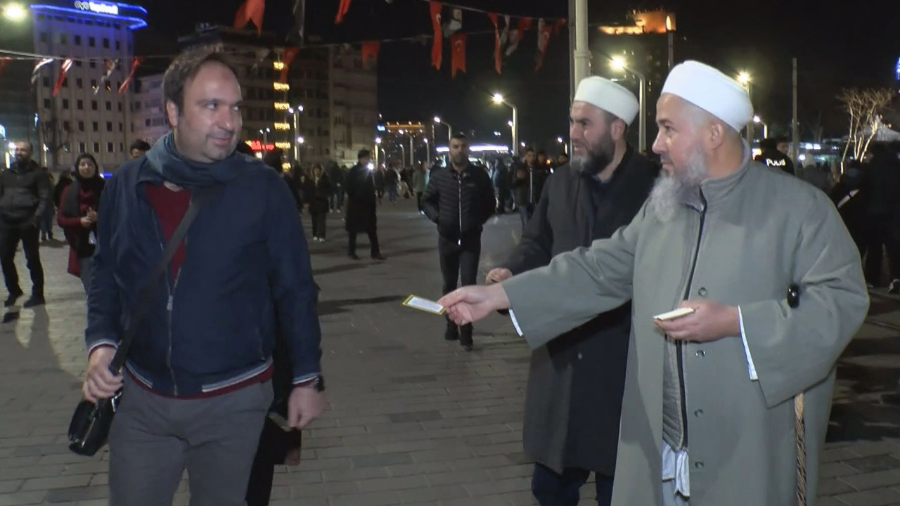 Tebliğciler Taksim Meydanı'ndaydı