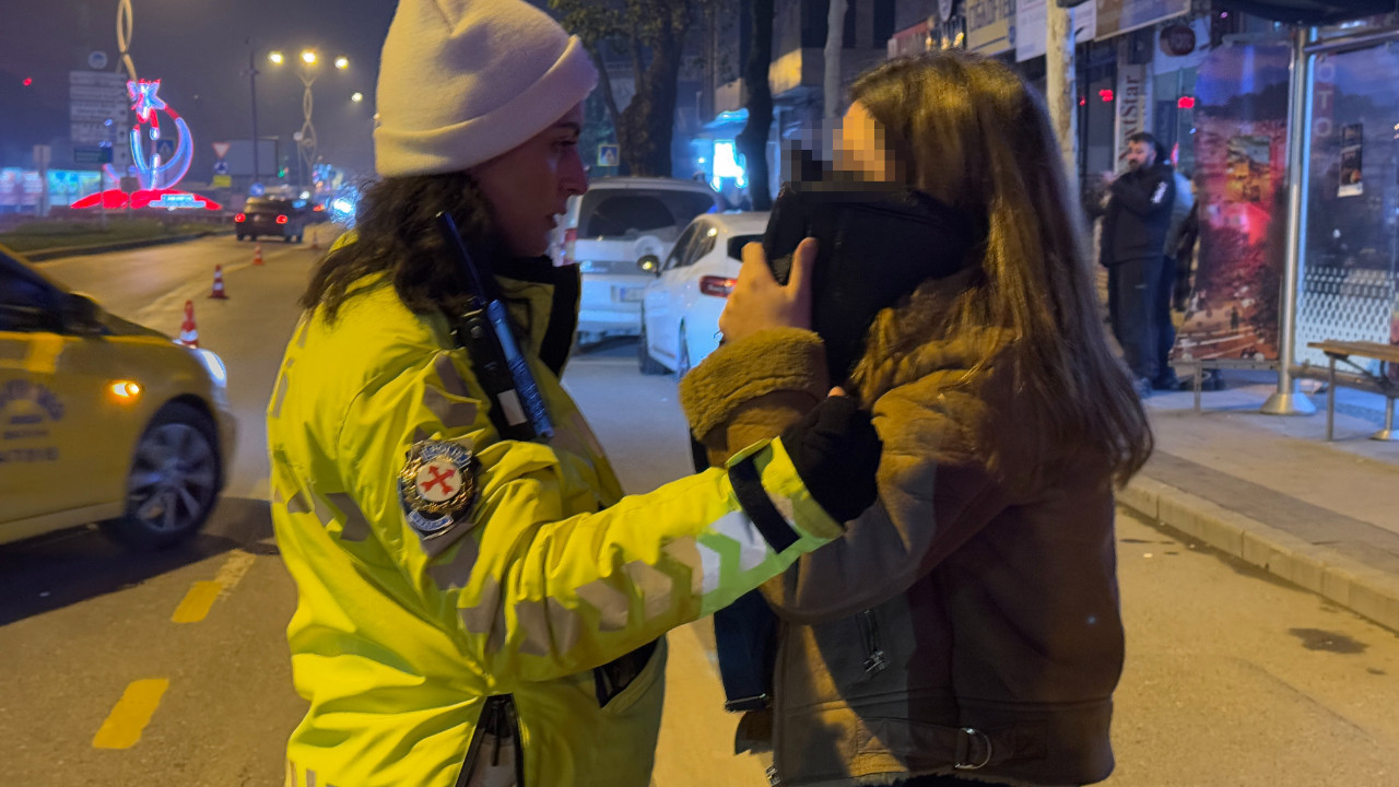 Polisi görmesi yetti, aracı ve kadını bırakıp kaçtı