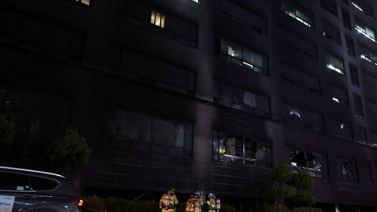 Güney Kore'de sekiz katlı binada yangında 300 kişi mahsur kaldı