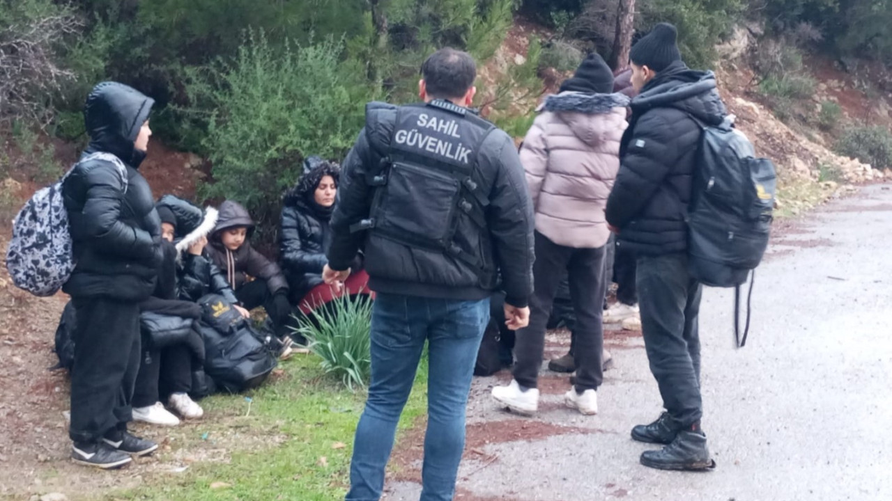 İzmir'de 100'den fazla göçmen yakalandı