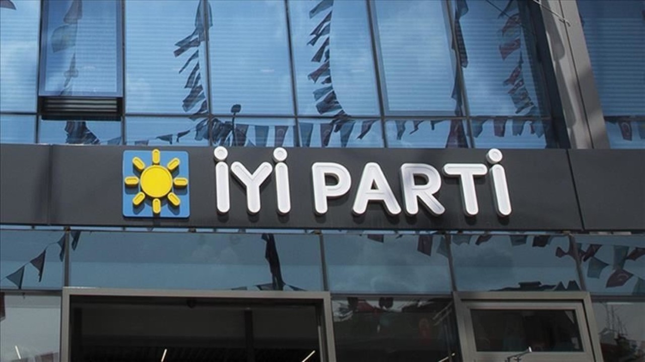 Bir belediye başkanı daha İYİ Parti'den istifa etti