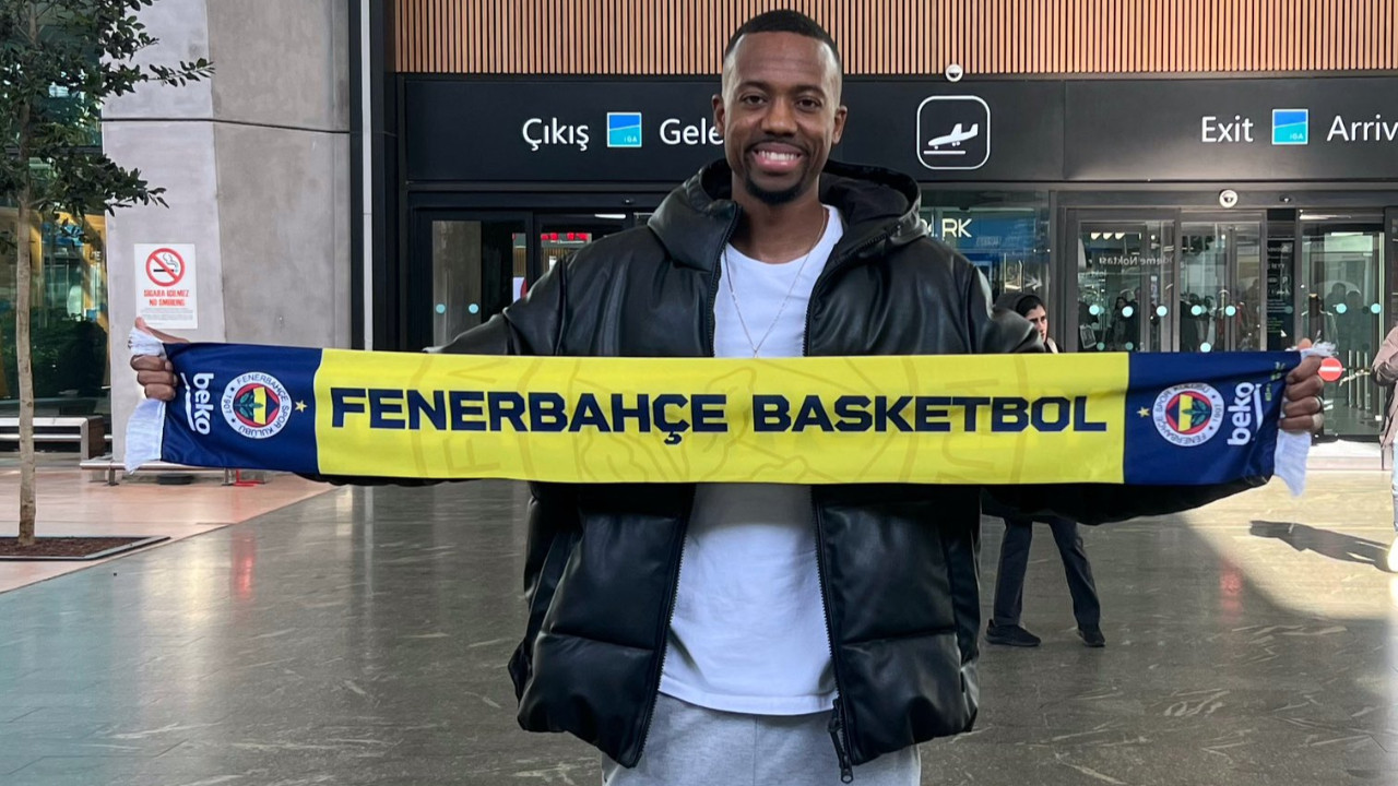Fenerbahçe beklenen transferi açıkladı