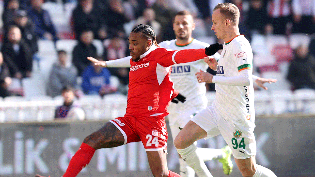 Sivasspor-Alanyaspor maçında karşılıklı gol var, kazanan yok
