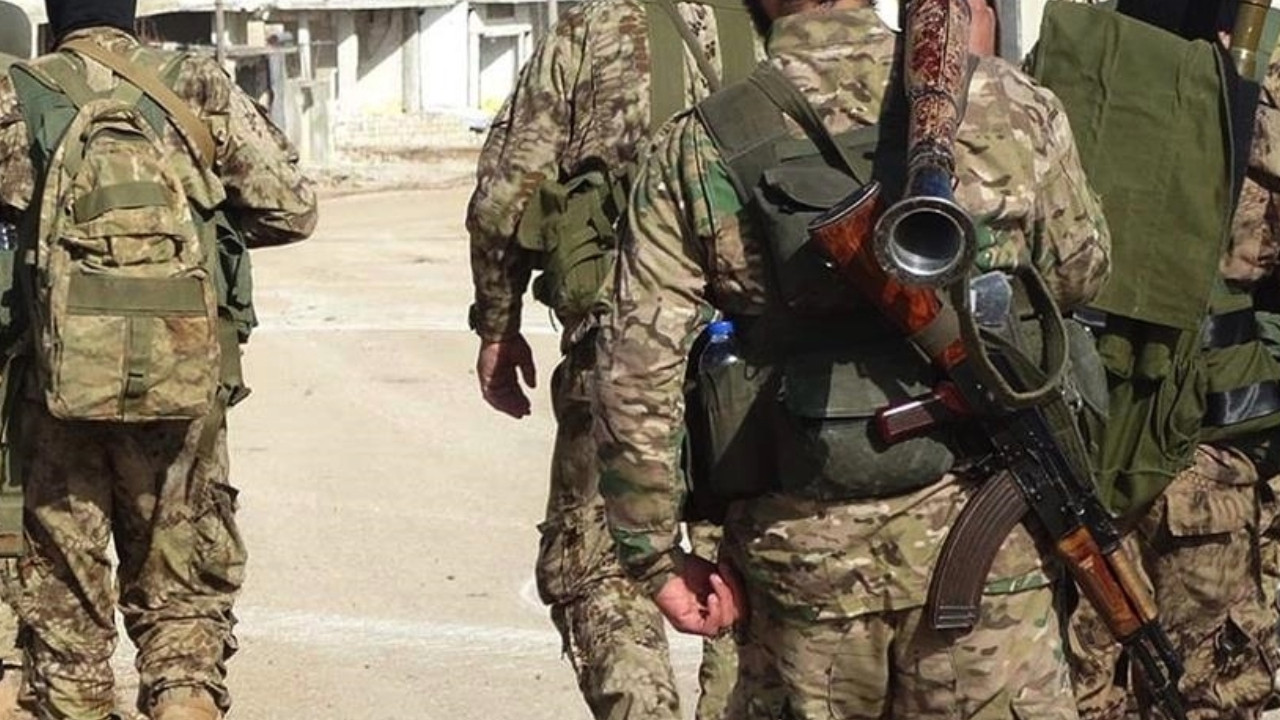 Suriye'de silahlarını teslim etmeyen eski rejim askerlerine operasyon