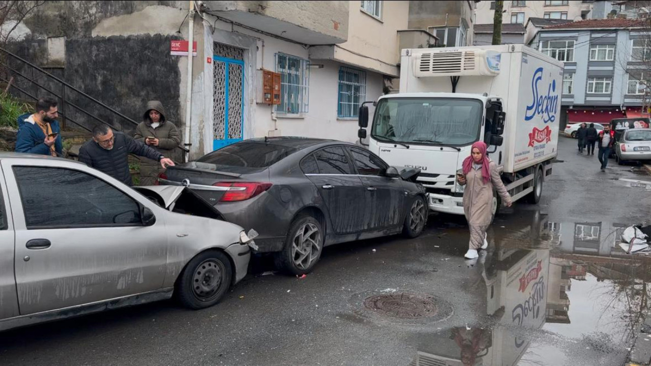 Beyoğlu'nda 7 araca çarpıp kaçtı
