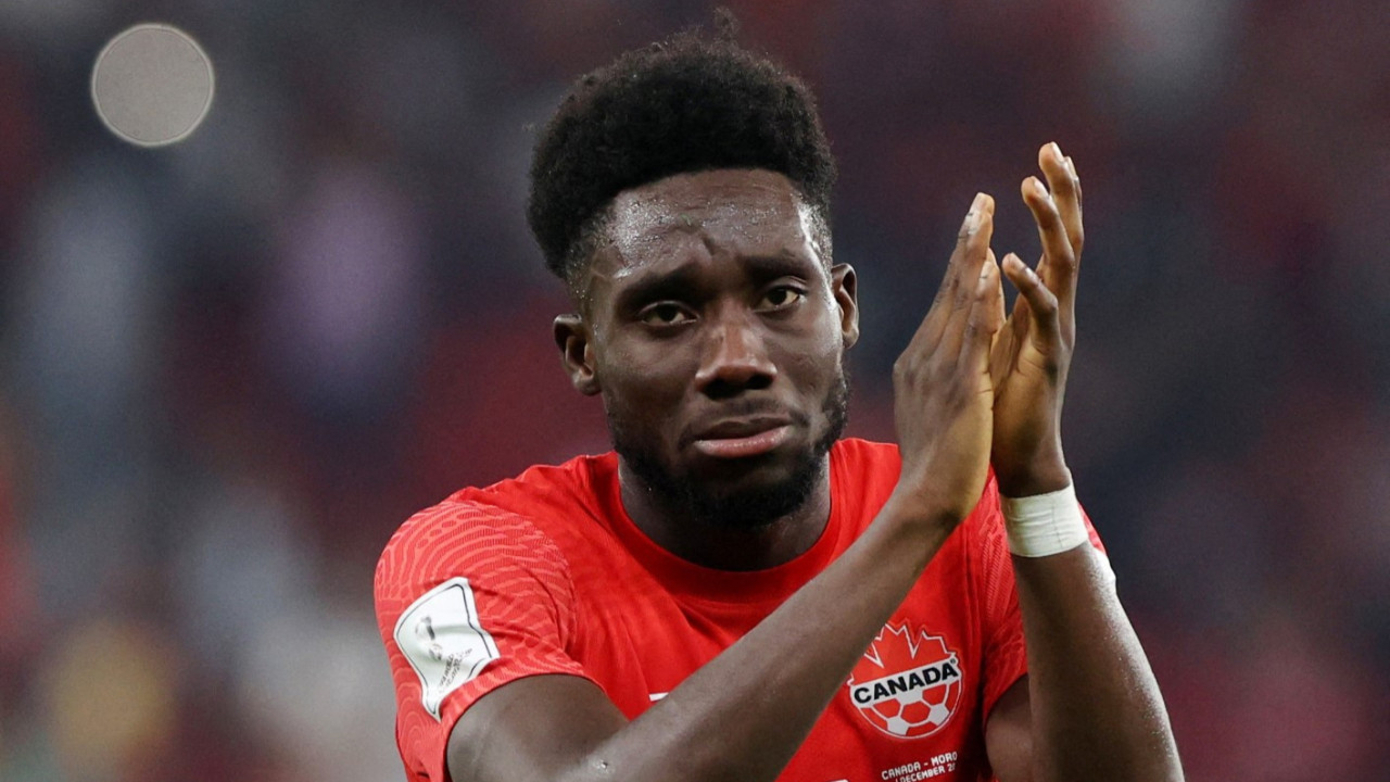 Bayern'den Davies'e servet: 'Gitme kal bu şehirde'