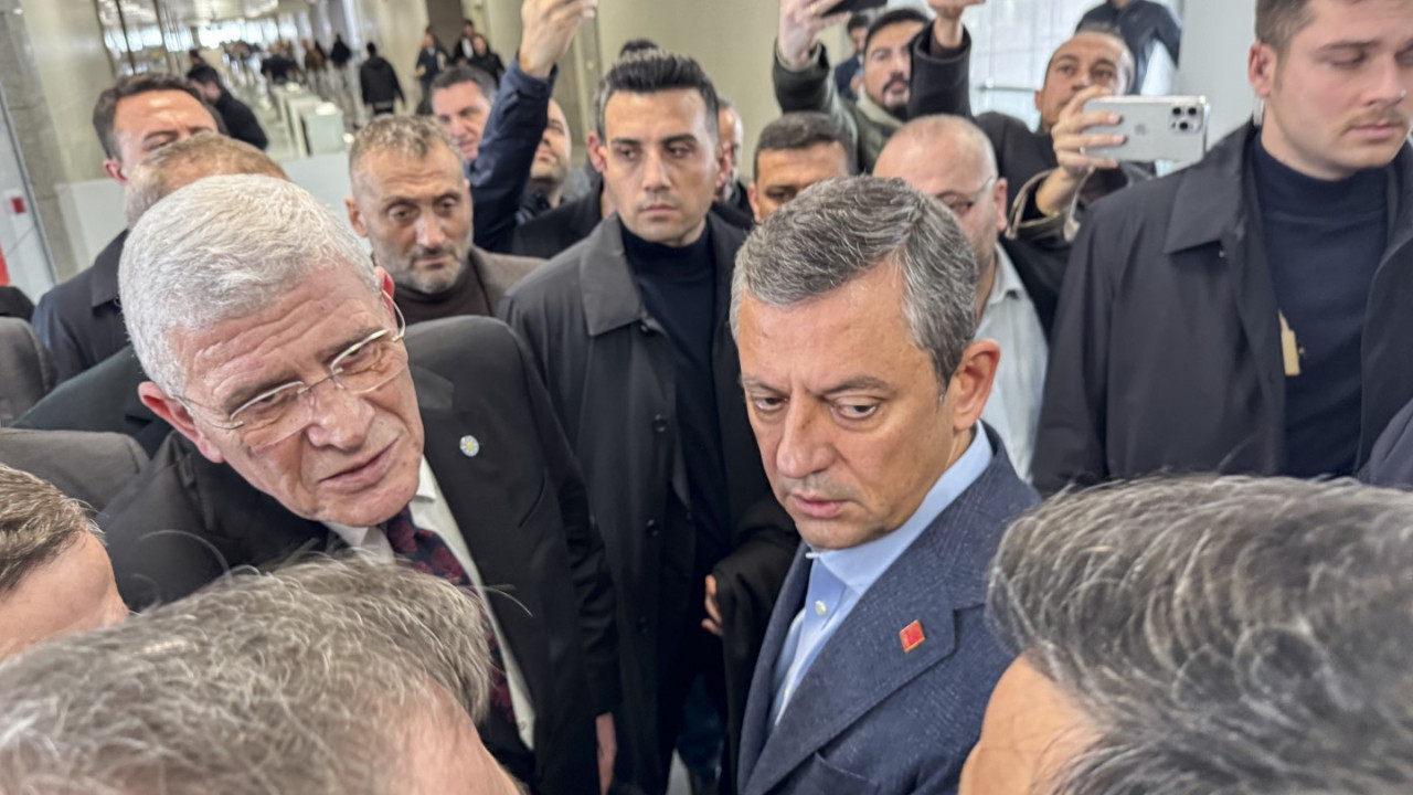 Muhalefet tek ses oldu, Özel ve Dervişoğlu kucaklaştı: 'Oyunu görüyoruz'