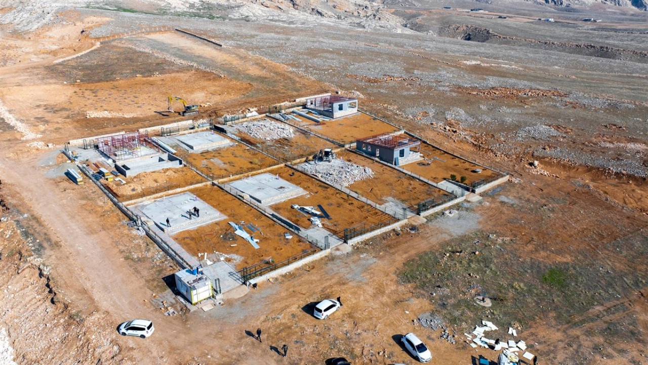 Hasankeyf'teki kaçak villalar yıkıldı