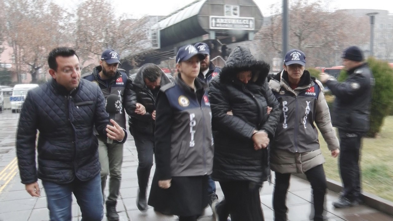 Sahte hakim ve eşinin iş yerinden silah çıktı