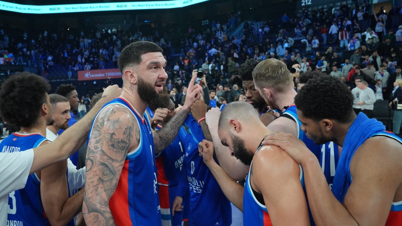 Efes, Milano'yu dağıttı ama Shane Larkin'i kaybetti!