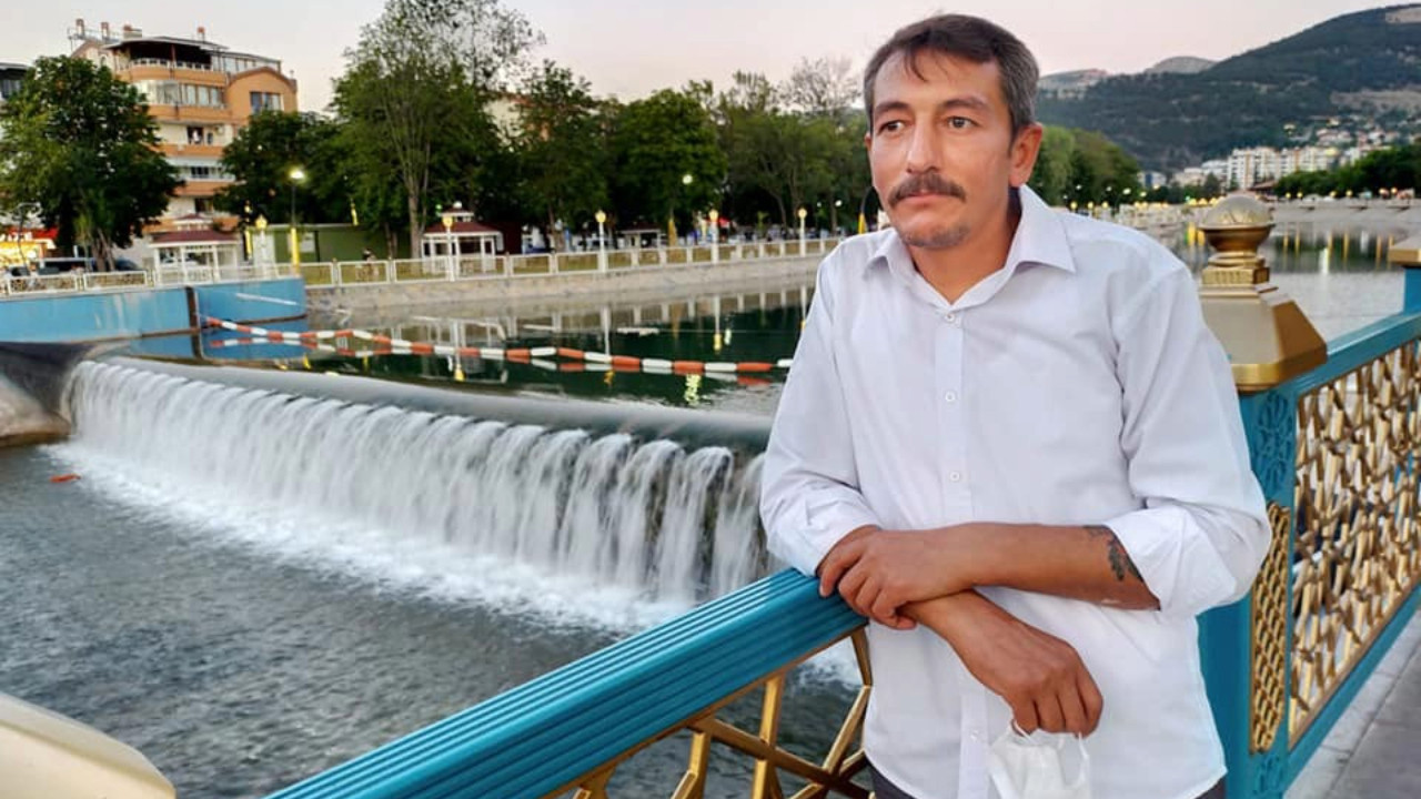 Tartıştığı arkadaşını baltayla katletti!