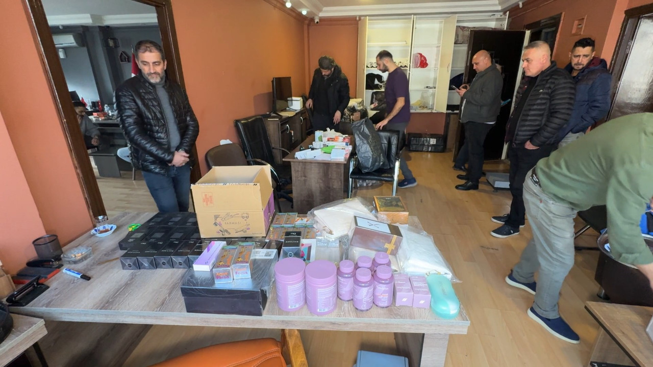 Kargo bürosu, sahte ürün deposu çıktı: İçinde yok yok!