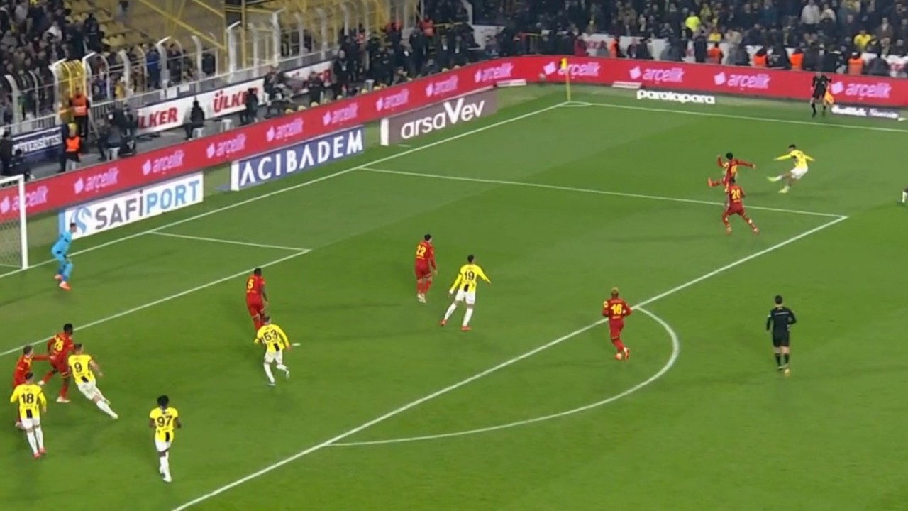 Oğuz Aydın'dan Göztepe ağlarına beklenmeyen füze: Yok böyle bir gol!