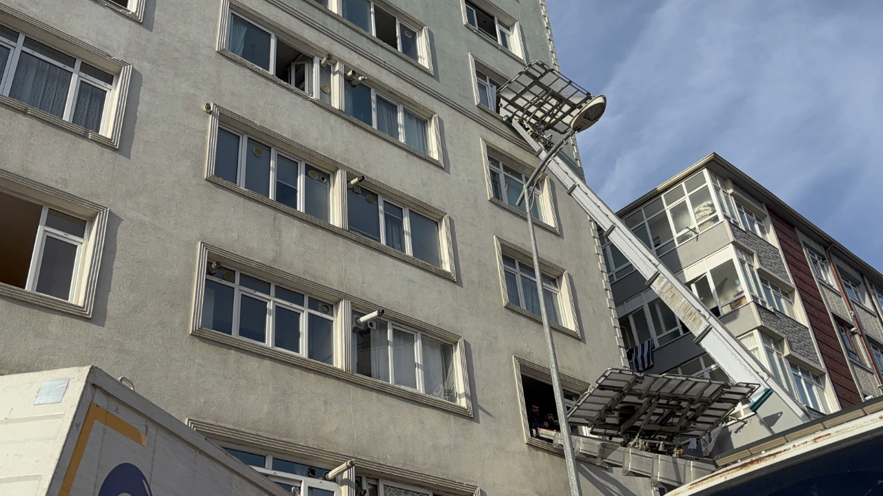 7 katlı bina tahliye edildi: Bitişiğindeki inşaat çalışması sırasında çatlaklar oluşmuş