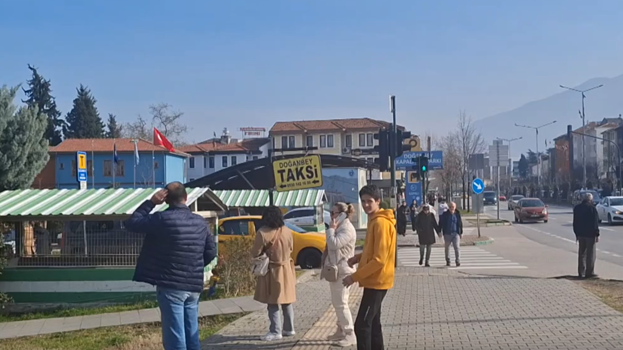 Bursa'da deprem: Çevre illerden de hissedildi
