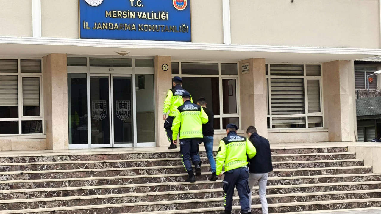 Mersin'de döverek gasp ettiler