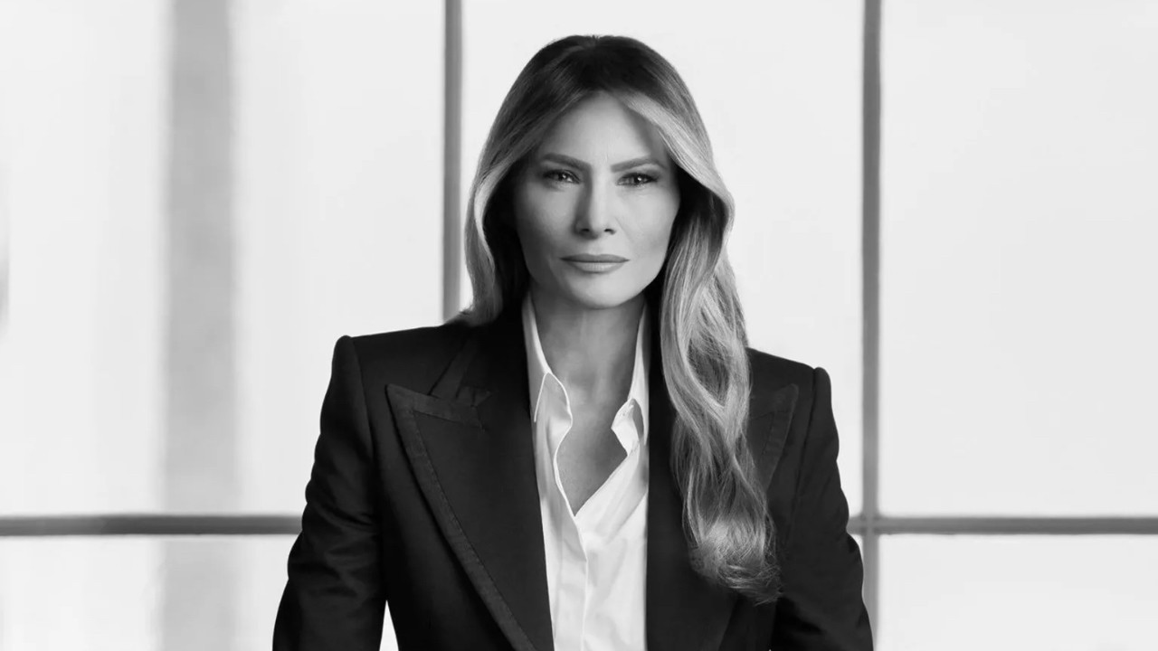 Melania Trump'ın resmi fotoğrafı yayınlandı: Ne mesaj verdi?
