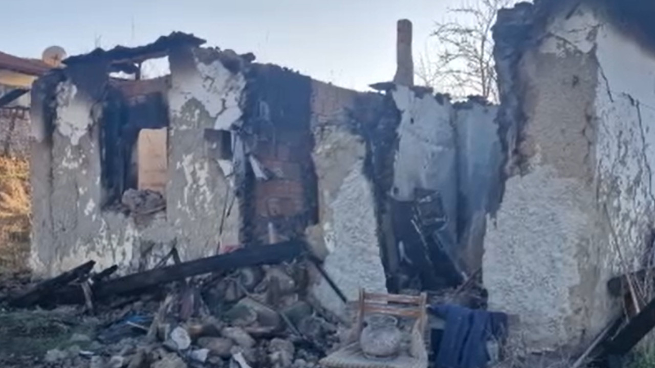 Yalnız yaşıyordu, küle dönen evde cesedi bulundu