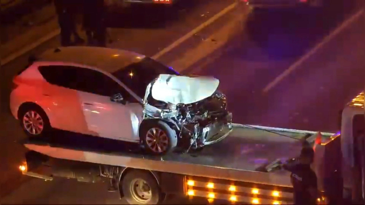 Yolcu otobüsüne otomobil çarptı