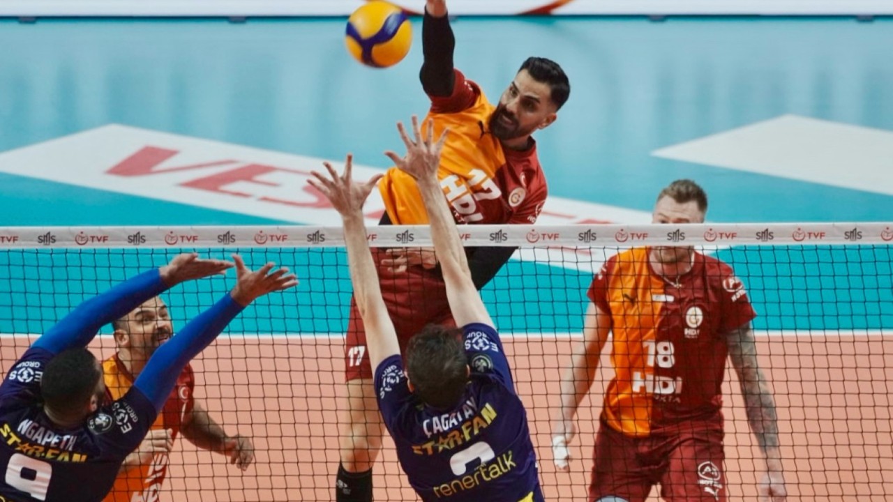 Voleybolda nefes kesen derbi! Fenerbahçe, Galatasaray’ı devirdi