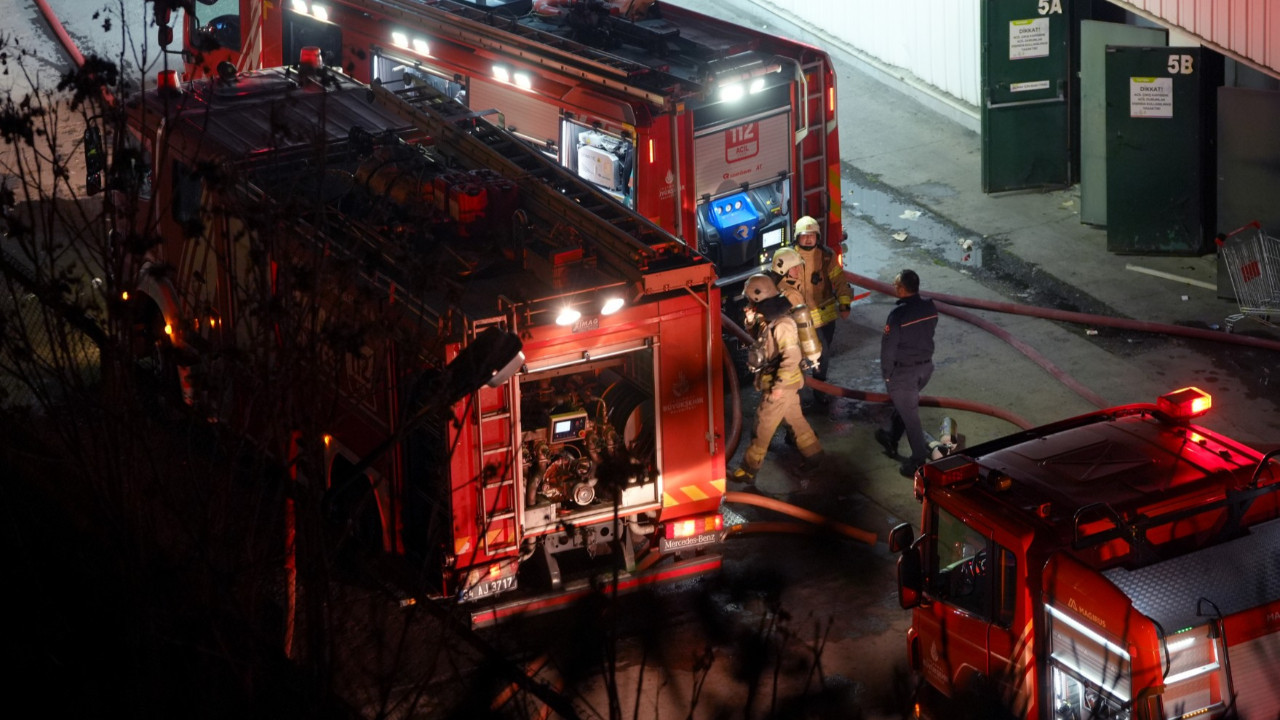 Esenyurt'ta zincir markette yangın