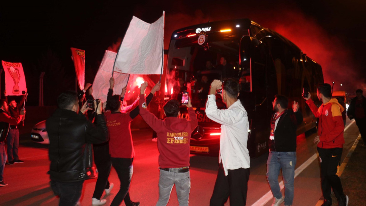 Galatasaray'a Gaziantep'te coşkulu karşılama
