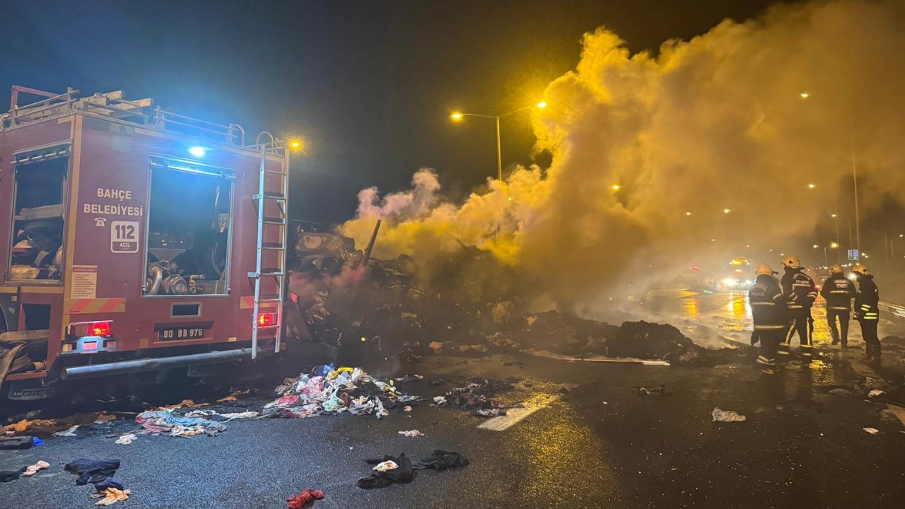 Zincirleme kazanın ardından iki araç alev aldı: 1 ölü 19 yaralı