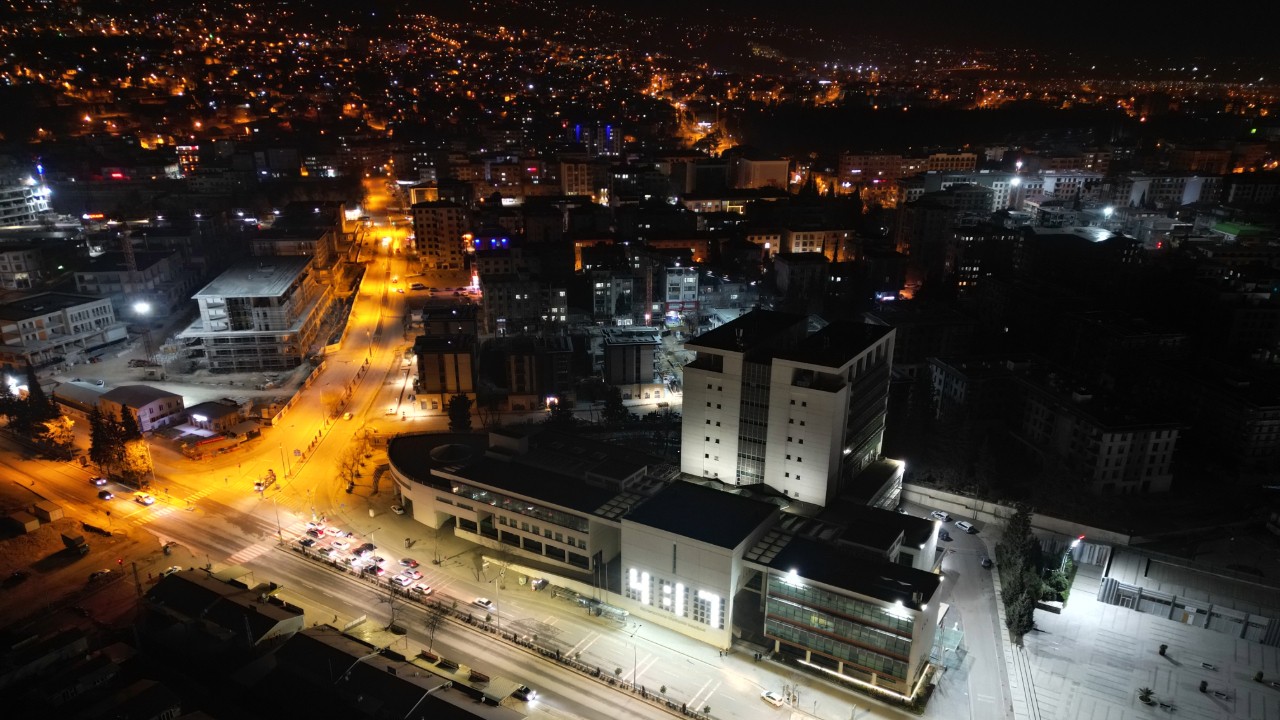 Depremde hayatını kaybedenlerin isimleri '04.17' panosunda yaşatılıyor