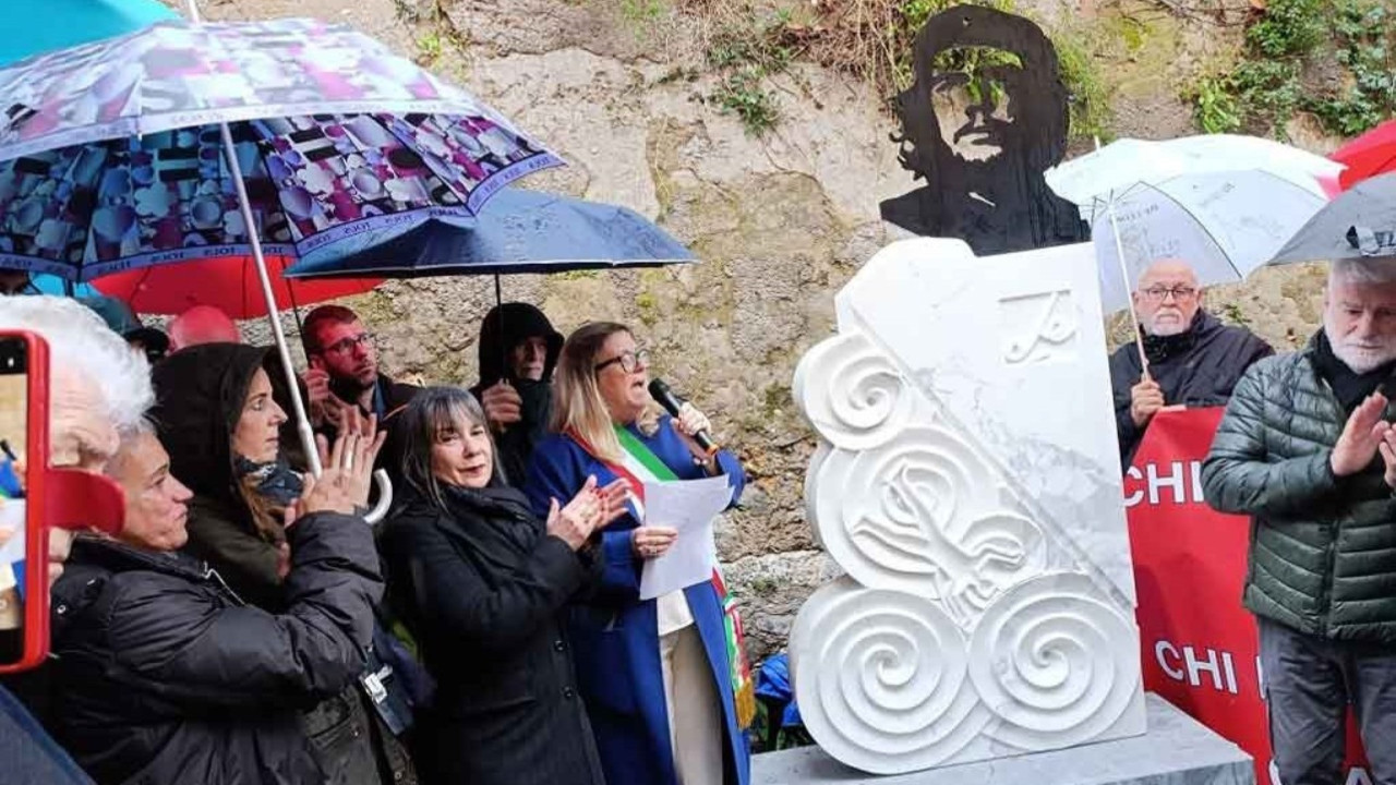 Küçük kasabada Che heykeli tartışması