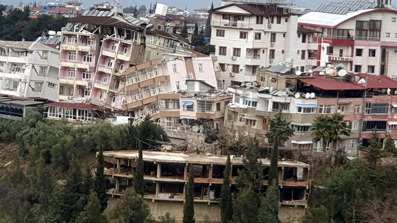 Deprem kayıpları için platform kuruldu: Enkazı moloz kaldırır gibi kaldırmışlar