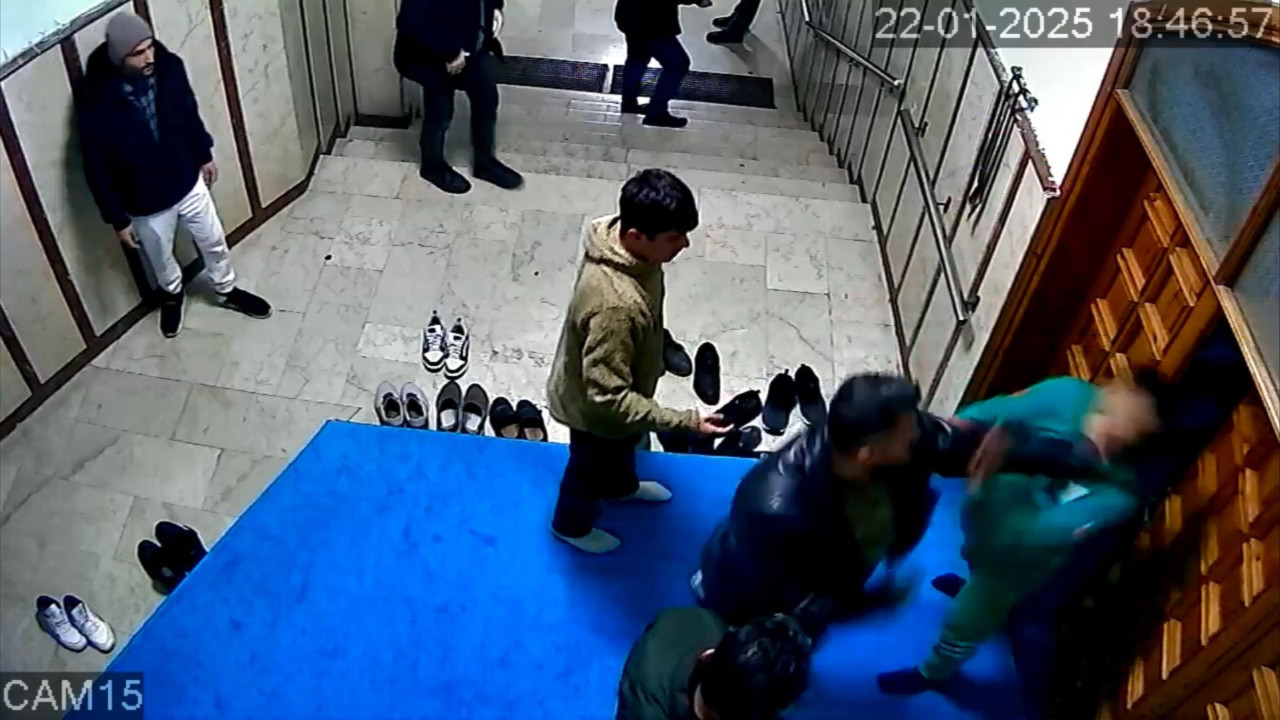 Dünya Kick Boks Şampiyonu cami görevlisine saldırdı