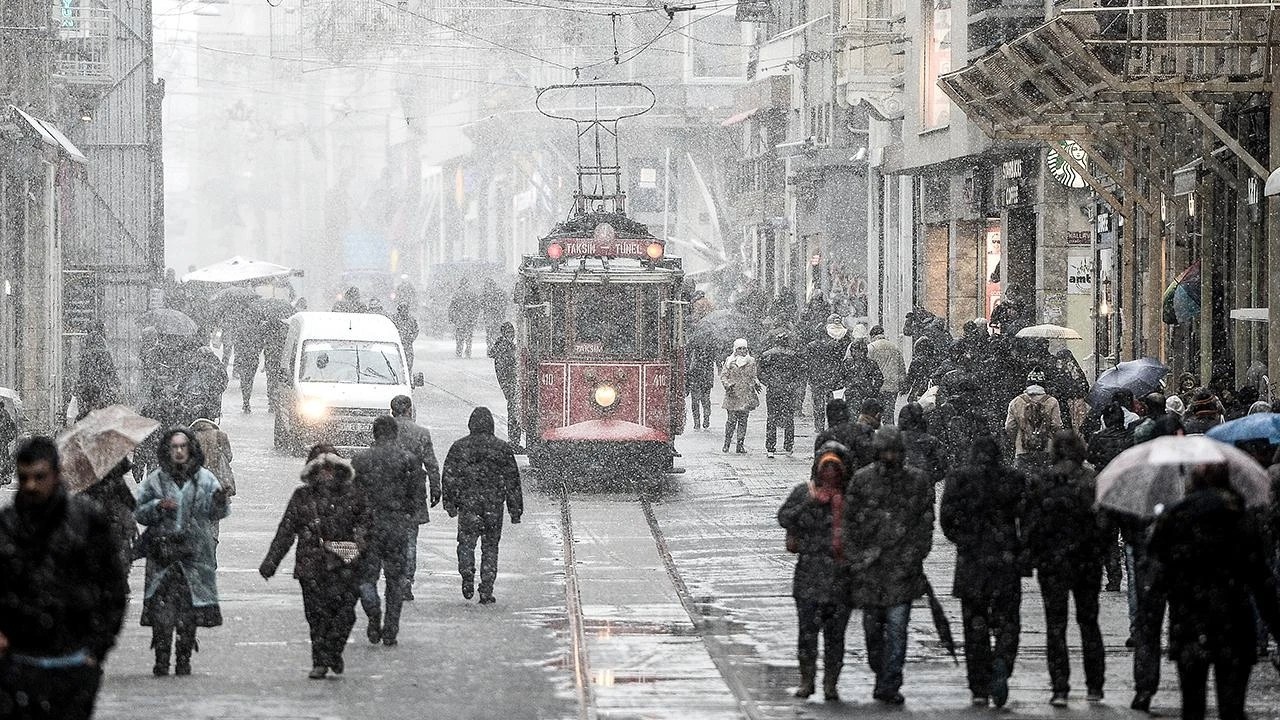 İstanbul alarma geçti: Kar kalınlığı ilk gün 10 santimetreyi bulacak, sonra iyice artacak