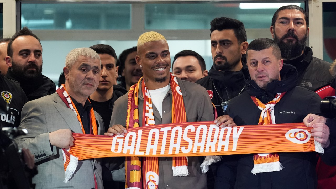 Galatasaray'ın yeni transferi İstanbul'da: 'Eve döndüğüm için çok mutluyum'