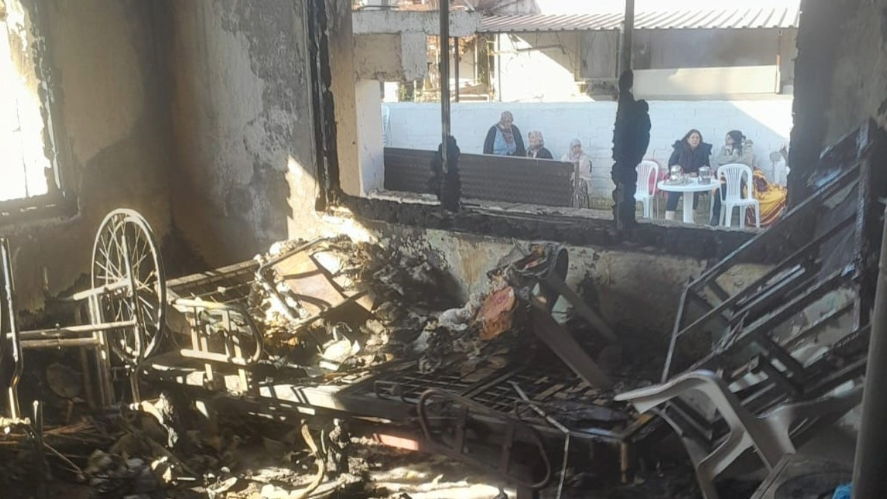 Alevlerin ortasında kalan yaşlı adam öldü