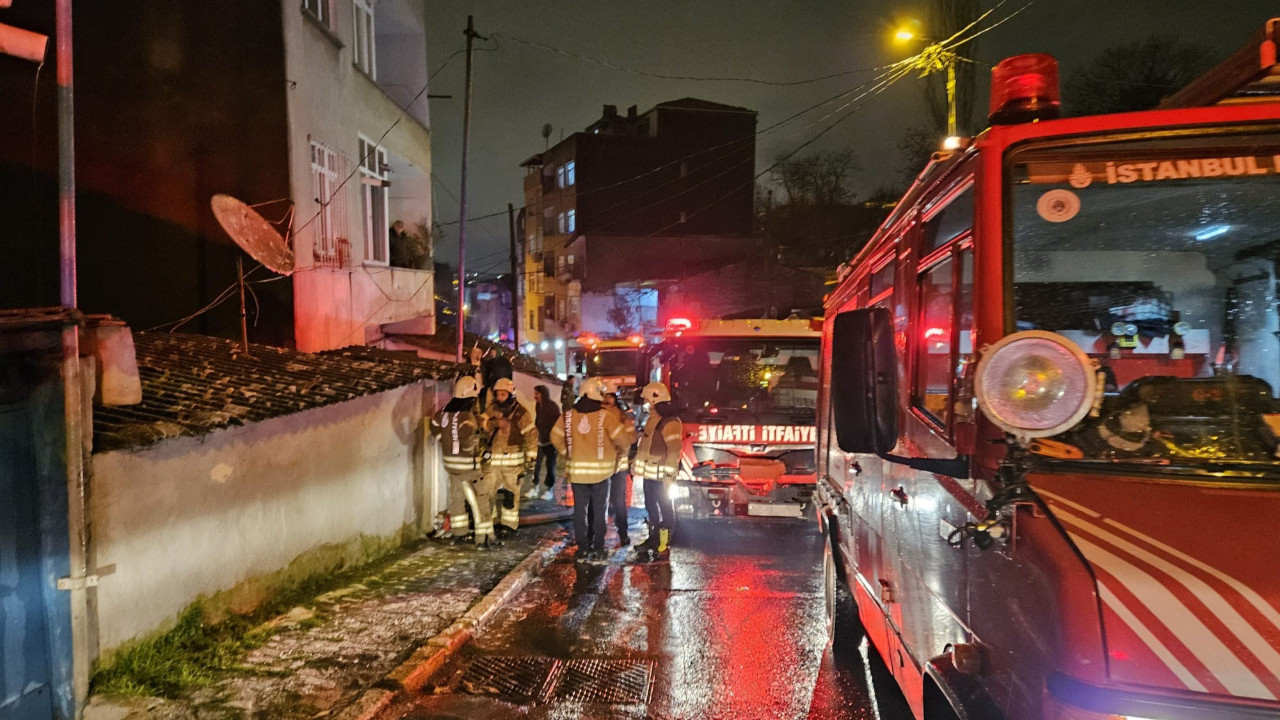 Beyoğlu'nda gecekondu yandı