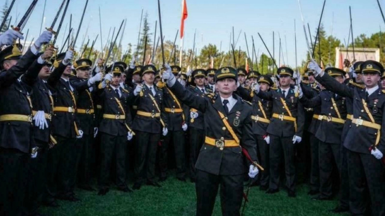 İhraç edilen teğmenlerin avukatından anket iddiası