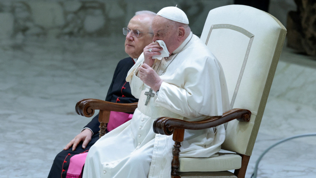 Papa nefes alamadı, konuşmasını yardımcısı tamamladı