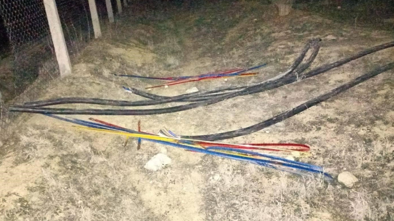 Çaldıkları 1 milyon liralık bakır kablo ile suçüstü yakalandılar